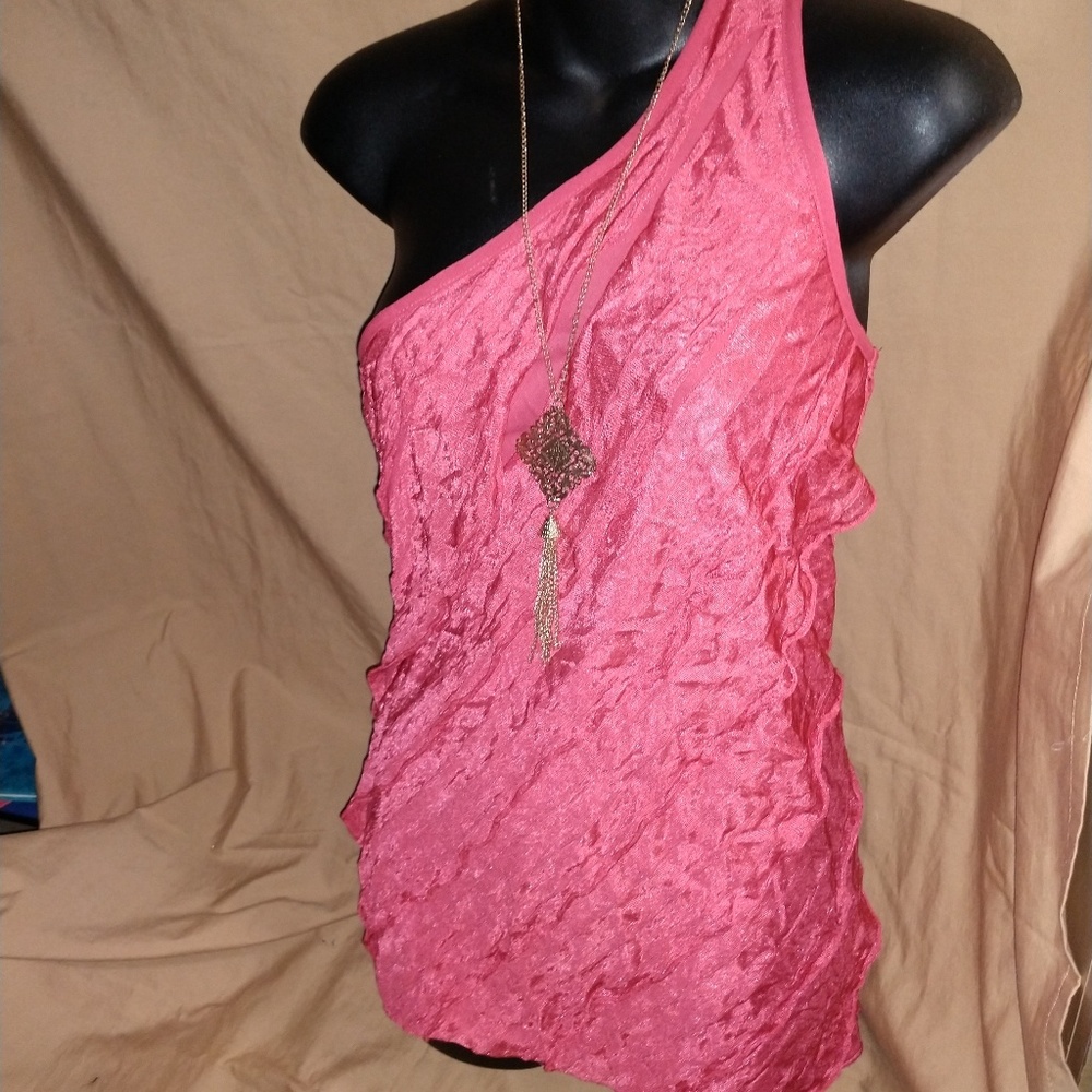 🛍️Pink ruffle one sleeve top